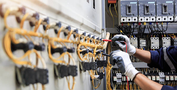 Professional Electrician technician working in Bee Ridge, FL